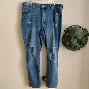 🌺Old Navy Distressed Mom Jeans🌺